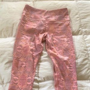 Zyia mosaic snakeskin light n tight leggings